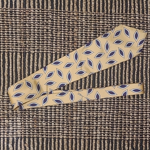 OSCAR DE LA RENTA PAISLEY NECK TIE - Picture 5 of 6